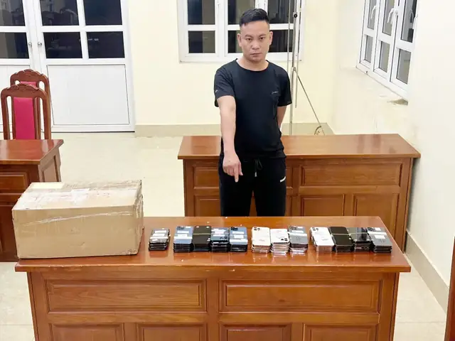 Bắt Vụ Buôn Lậu Iphone