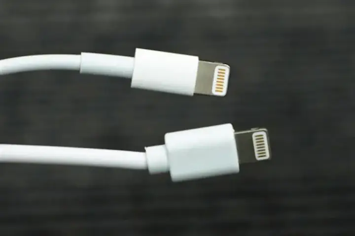 Cách Vệ Sinh Dây Sạc Iphone