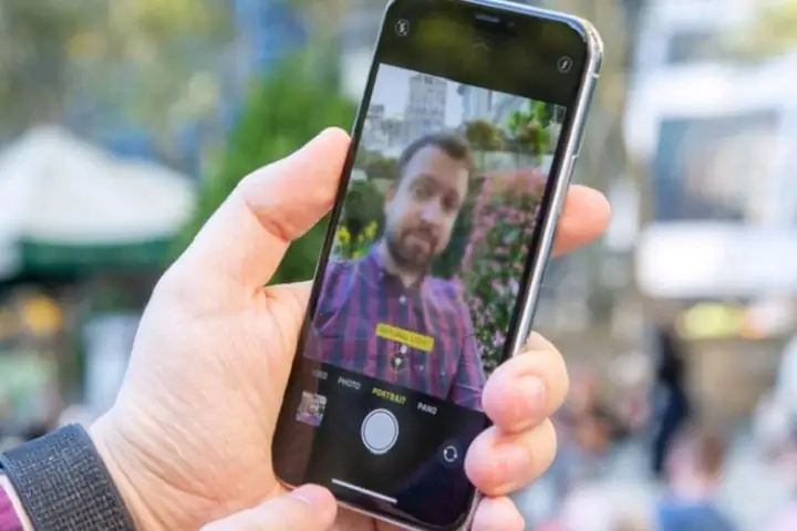 Camera Trước Iphone Bị Mờ