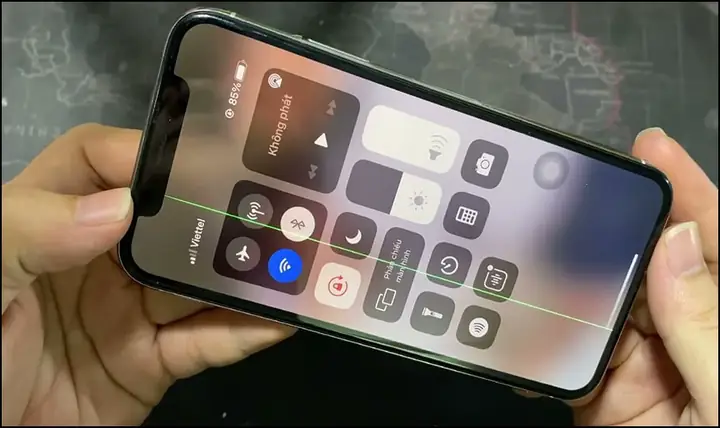Màn Hình Iphone Bị Vệt Xanh