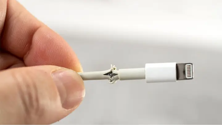 Sạc Iphone Không Vào Điện