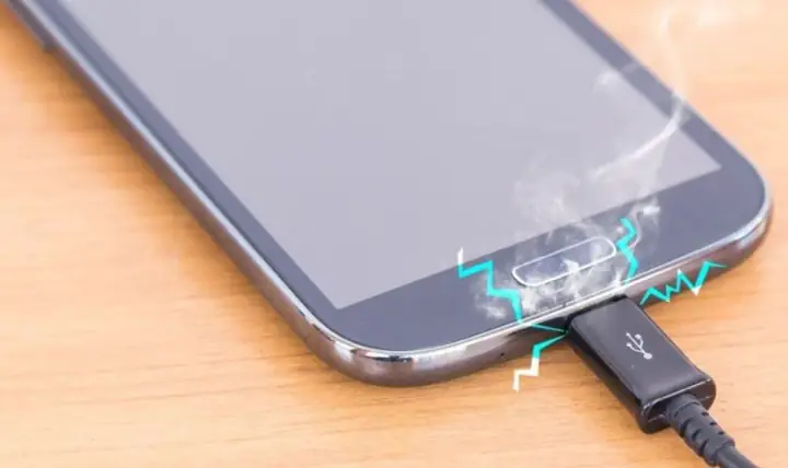 Sạc Pin Iphone Bị Rò Điện