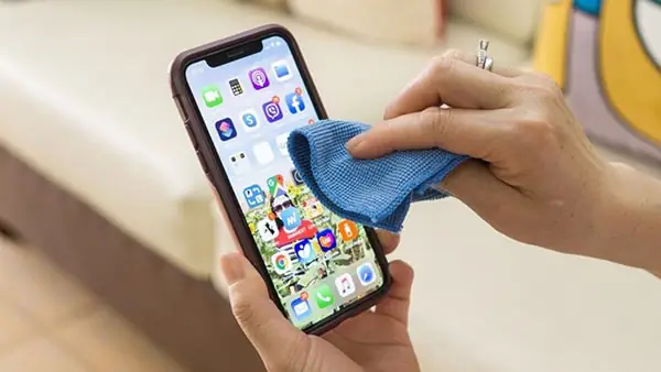 Vệ Sinh Màn Hình Iphone