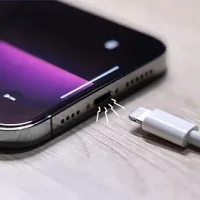 Cách Vệ Sinh Chân Sạc Iphone Đúng Cách: Hướng Dẫn Chi Tiết Từng Bước Để Giữ Thiết Bị Luôn Hoạt Động Mượt Mà