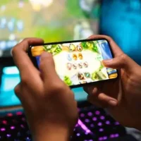Ông Bố Đập Nát Iphone: Câu Chuyện Gây Sốc Trên Mạng Xã Hội Và Bài Học Cho Người Dùng Smartphone